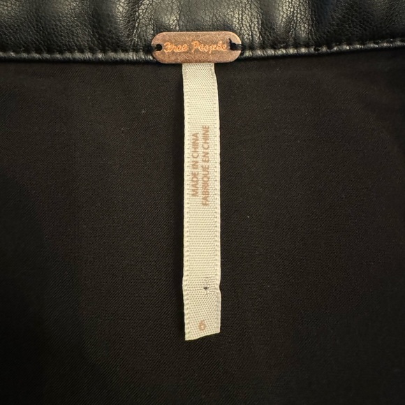 EUC! Free People Maisie Vegan Mini Skirt, sz 6 - Picture 4 of 6